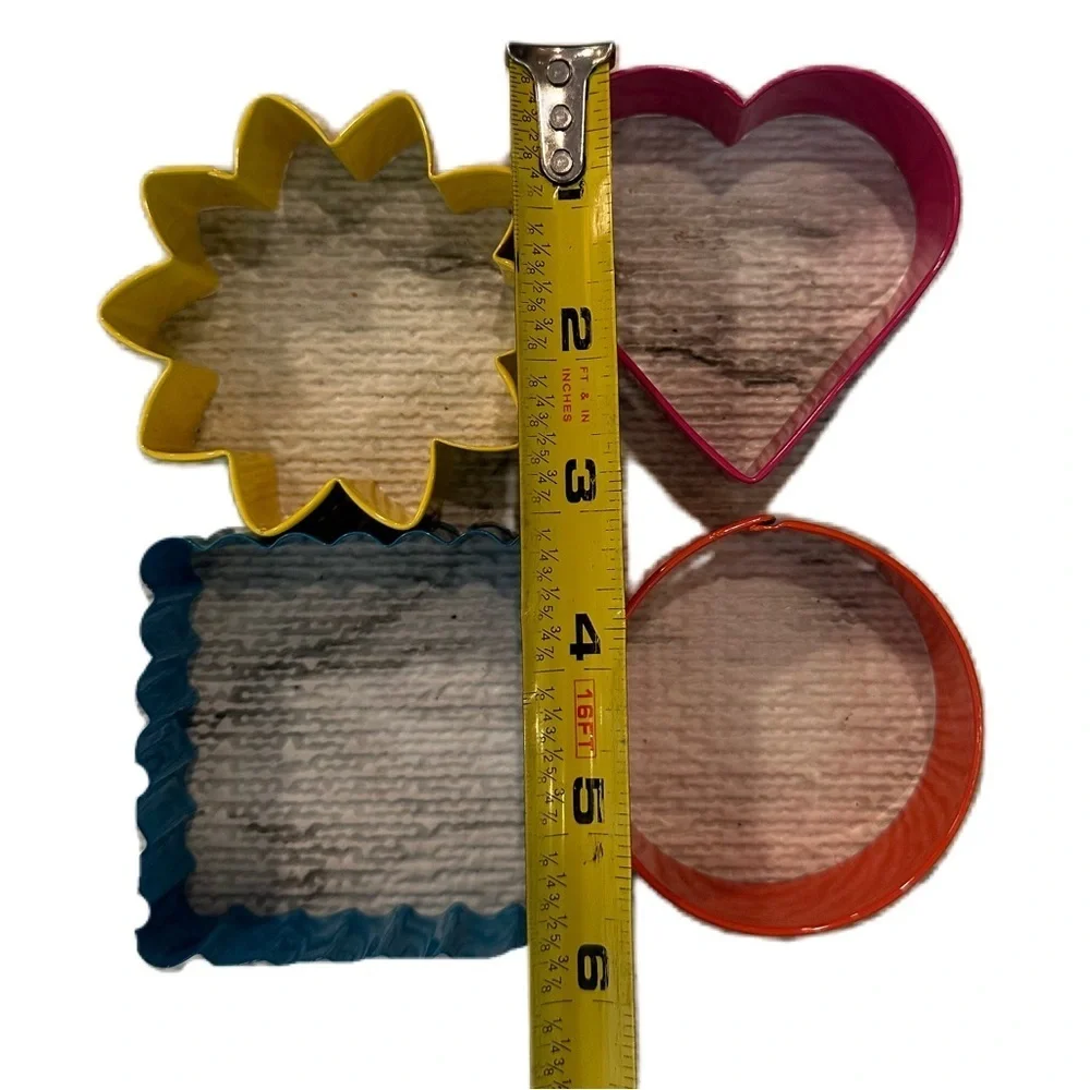 Wilton 4 Piece‎ Cookie Cutter Set Heart Flower Circle Wavy (Square)